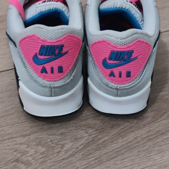 Nike Air Max with Pink and Light Green Highlights - Picture 3 of 4